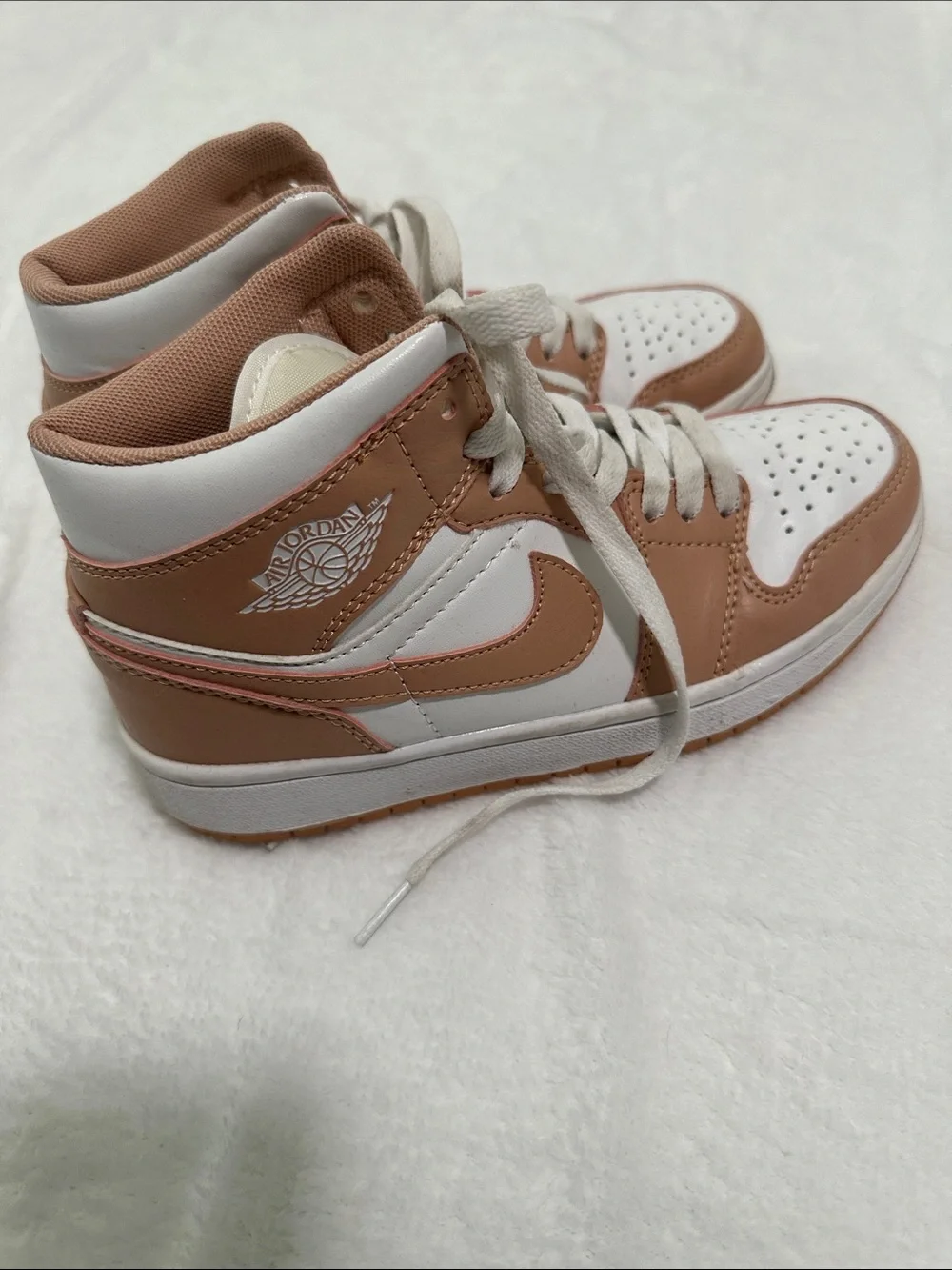 🏰 Jordan 1 Mid Tan Gum Mens Sneaker